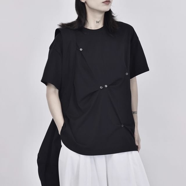 Twisted Plain Tee with Short Sleeves and Classic Crewneck Design