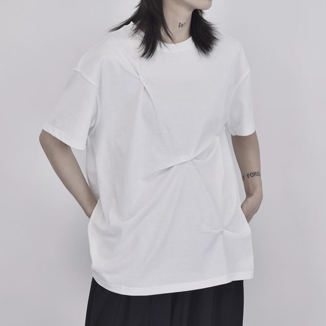 Twisted Plain Tee with Short Sleeves and Classic Crewneck Design