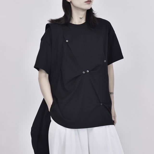 Twisted Plain Tee with Short Sleeves and Classic Crewneck Design