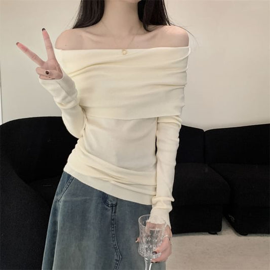 Slim-Fit Ruched Off-Shoulder Long-Sleeved Solid Knit Top