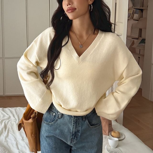Plain Loose Fit V-Neck Extended Sleeve Knit Tee