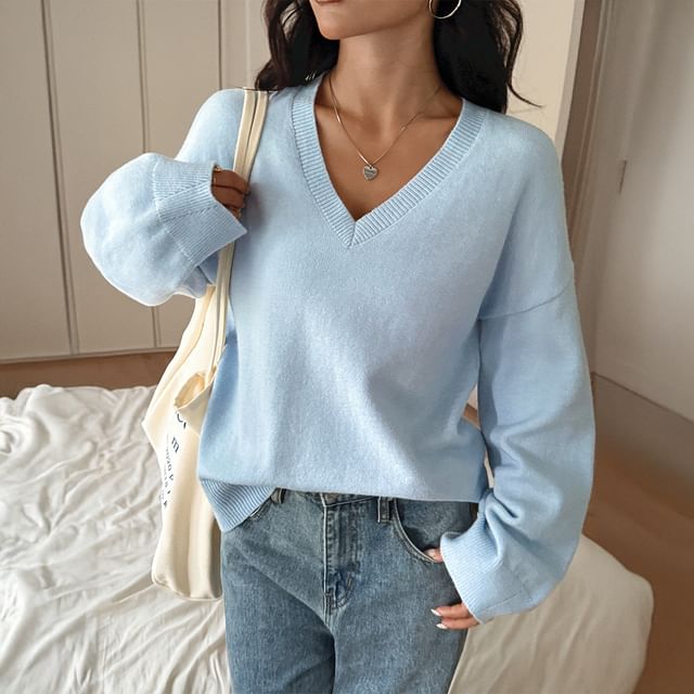 Plain Loose Fit V-Neck Extended Sleeve Knit Tee