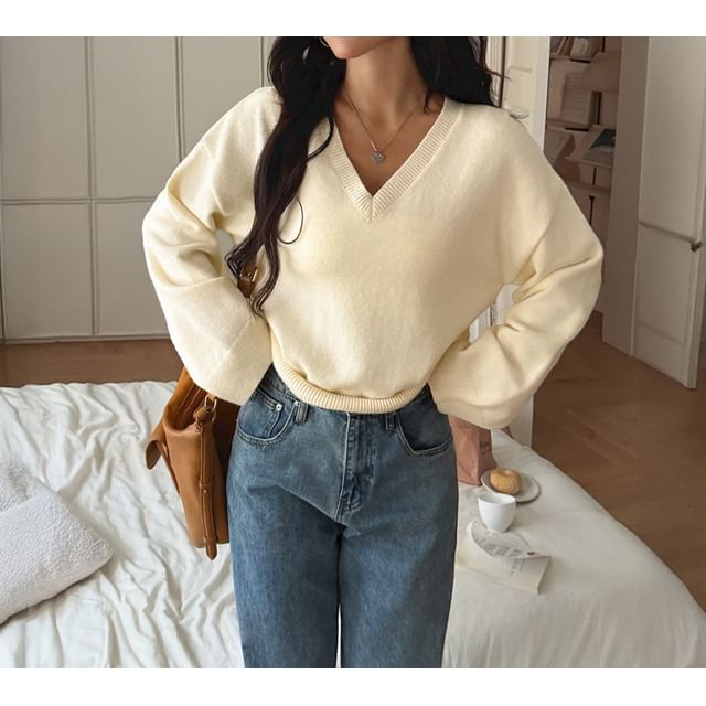 Plain Loose Fit V-Neck Extended Sleeve Knit Tee