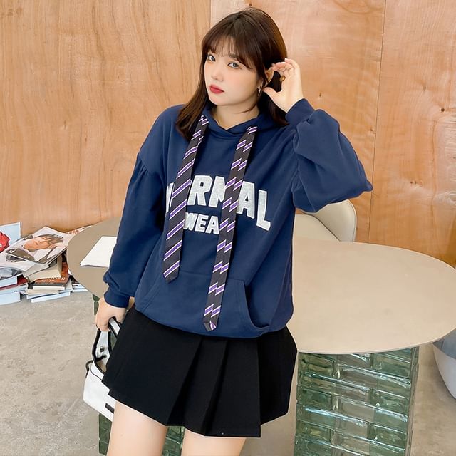 Plus Size Lettering Applique Necktie Hoodie