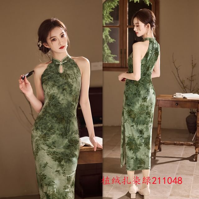 Sleeveless Keyhole Floral Qipao