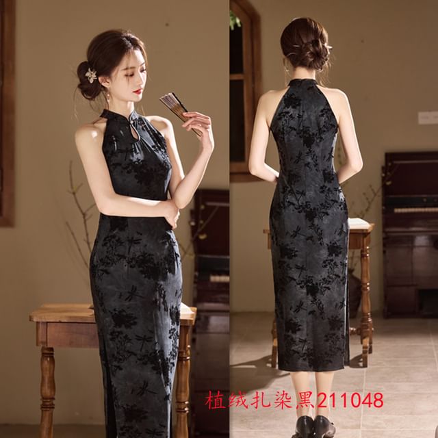 Sleeveless Keyhole Floral Qipao