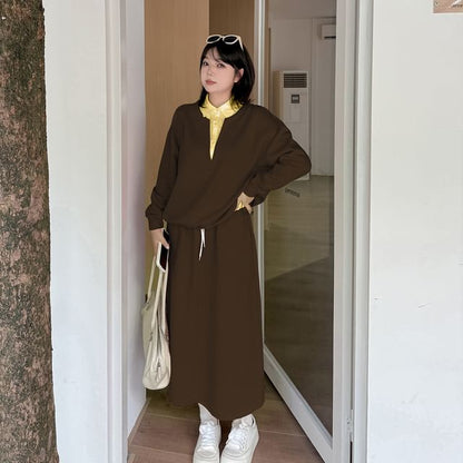 Plus Size Set: Mock Two-Piece Long-Sleeve Two-Tone Collared Sweatshirt + High Waist Midi A-Line Skirt