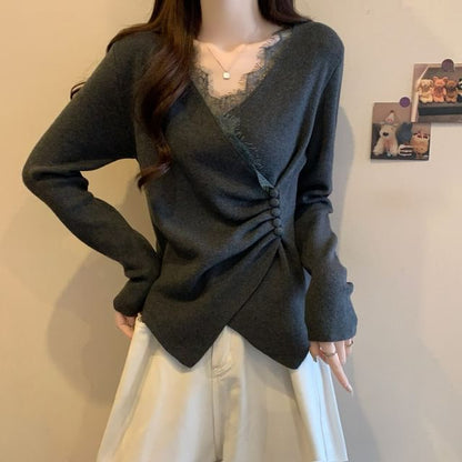 Lace-Trimmed Knit Top with V-Neck and Long Sleeves