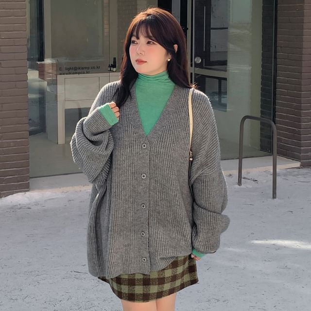 Plus Size V-Neck Ribbed Cardigan