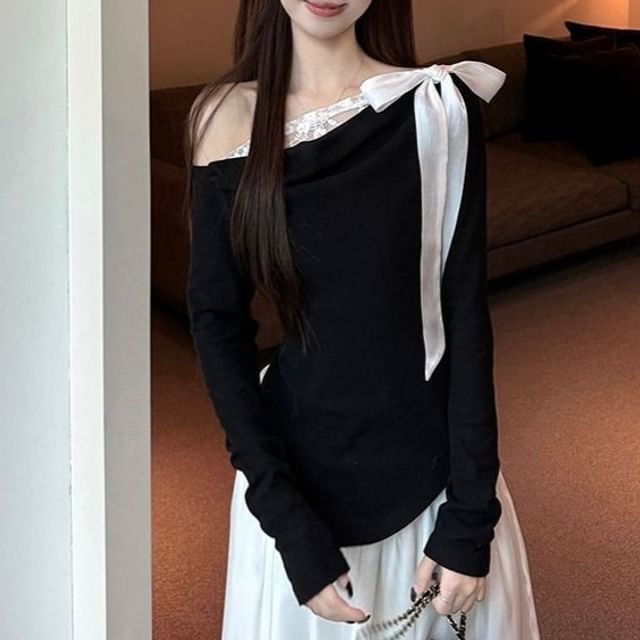 Lace Panel Off-Shoulder Faux Layer Extended Sleeve Tee