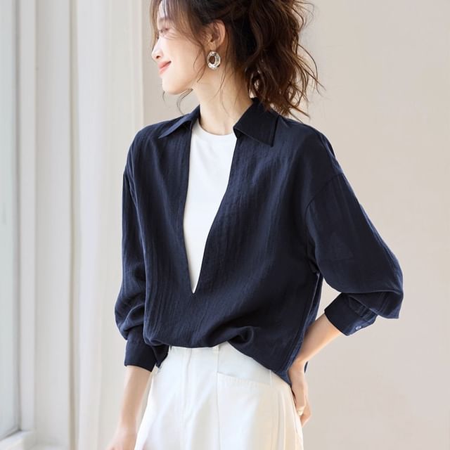 Overhead Shirt with V-Cut Neckline and Three-Quarter Sleeves