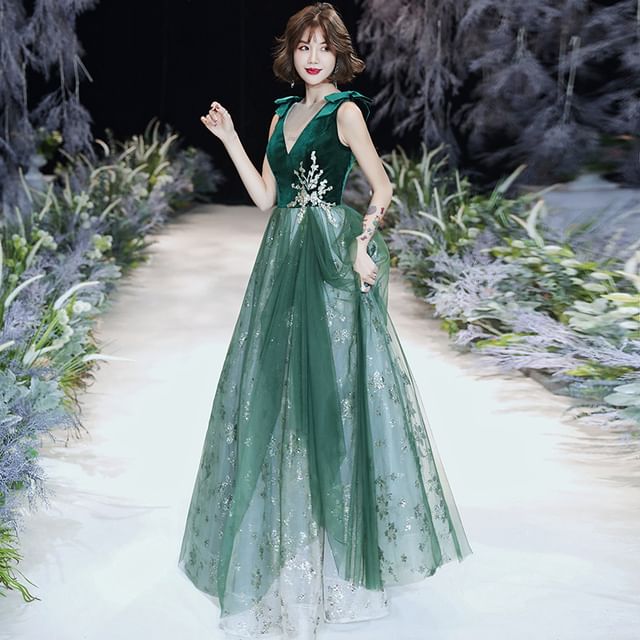 Sleeveless V-Neck Sequin Floral Applique Bow Velvet Panel Mesh A-Line Evening Gown / Midi Cocktail Dress