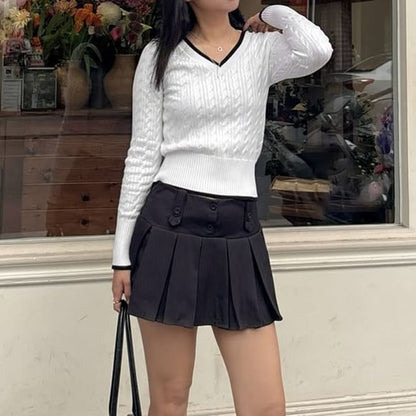 Cropped V-Neck Sweater with Contrasting Trim