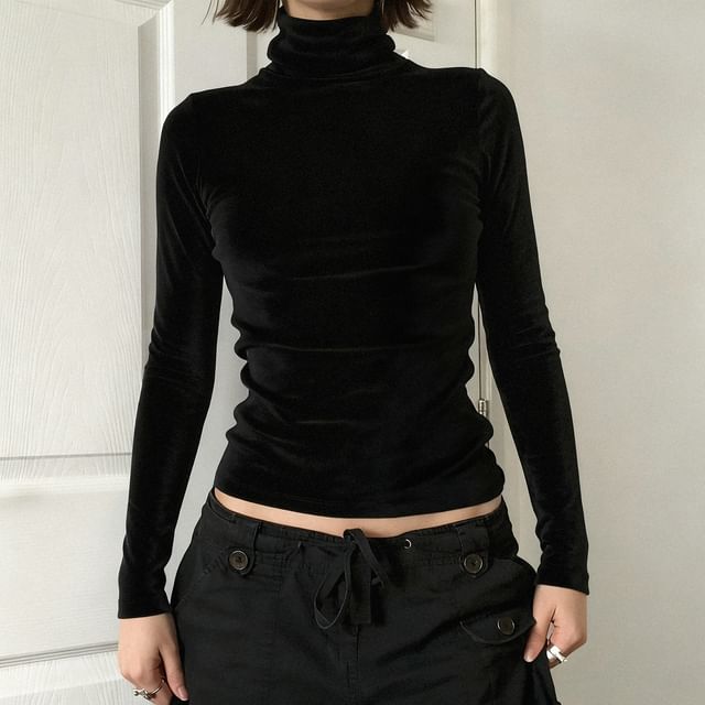 Turtleneck Cropped Knit Pullover with Long Sleeves