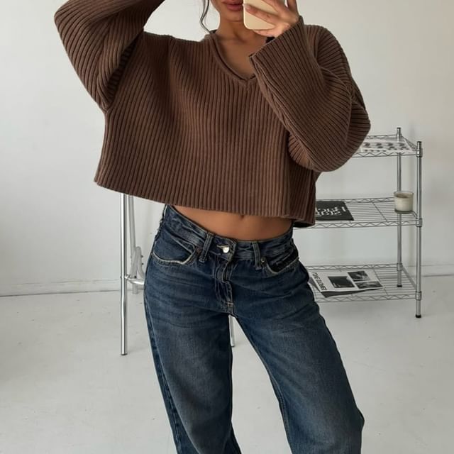 Cropped V-Neck Pullover Sweater in Solid Color