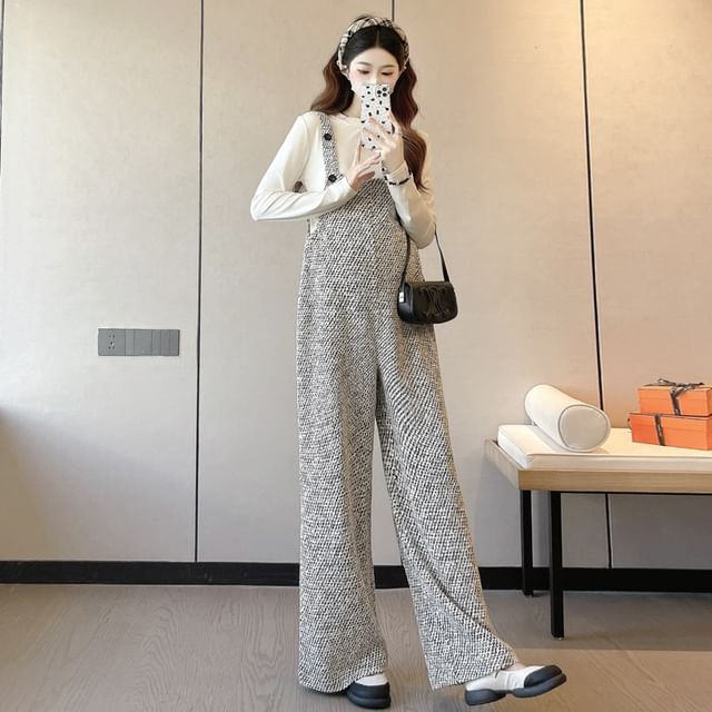 Maternity Set: Solid Crew-Neck Tee with Striped Wide-Leg Pants