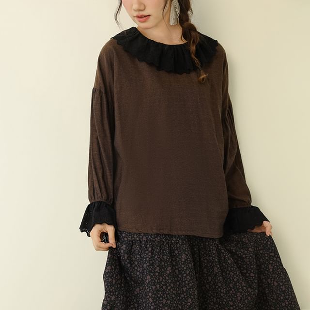 Gingham Blouse with Contrasting Collar and Extended Sleeves