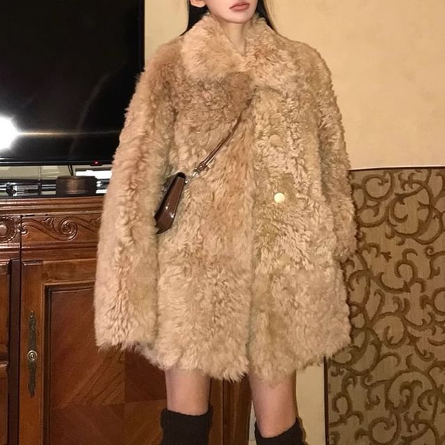 Faux Fur Collared Buttoned Coat