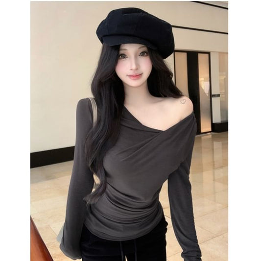 Off Shoulder Plain T-Shirt with Long Sleeves