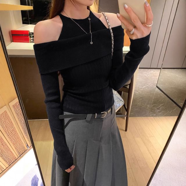 Halter Neck Cold Shoulder Crop Knit Long-Sleeve Top
