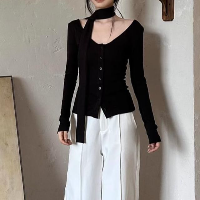 Scoop Neck Button-Up Solid Crop Long-Sleeve Top