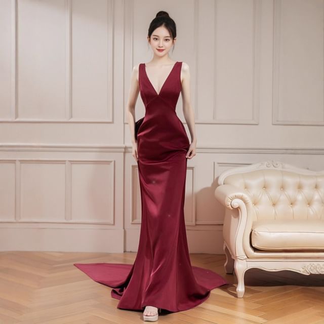 Sleeveless V-Neck Plain Bow Backless Trumpet Evening Gown