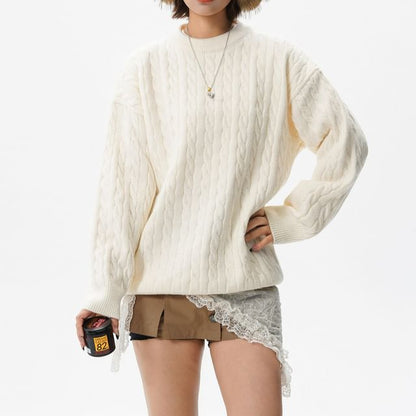 Crew Neck Cable Knit Sweater with Solid Pattern