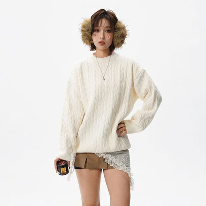 Crew Neck Cable Knit Sweater with Solid Pattern