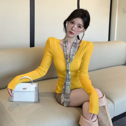 Solid Knit Top with V-Neck and Long Sleeves