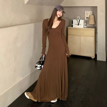 Long-Sleeve Scoop Neck Plain Maxi A-Line Dress