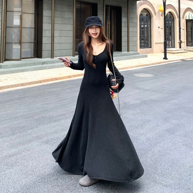 Long-Sleeve Scoop Neck Plain Maxi A-Line Dress