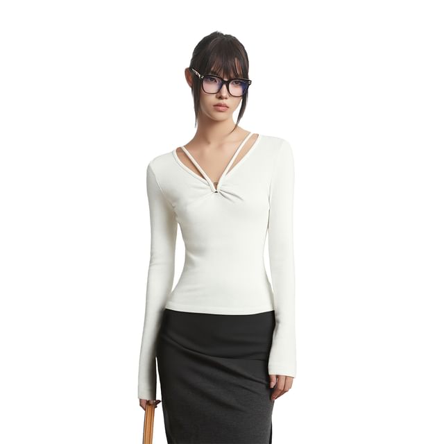 V-Neck Ruched Top with Long Sleeves in Solid Color