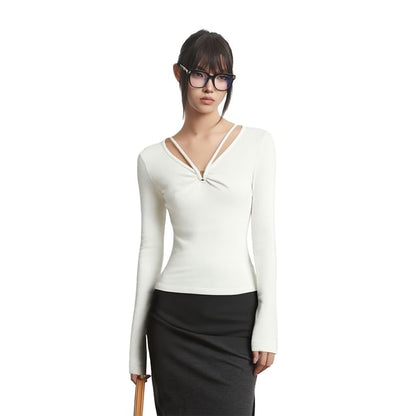 V-Neck Ruched Top with Long Sleeves in Solid Color