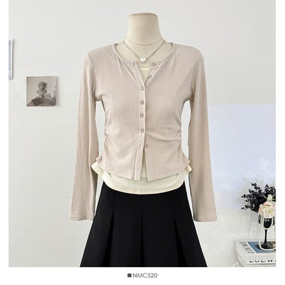 Two-Tone Ruched Button Crop Top with Crew Neck and Long Sleeves