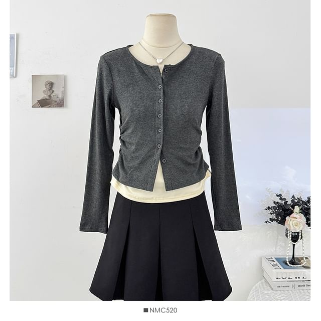 Two-Tone Ruched Button Crop Top with Crew Neck and Long Sleeves