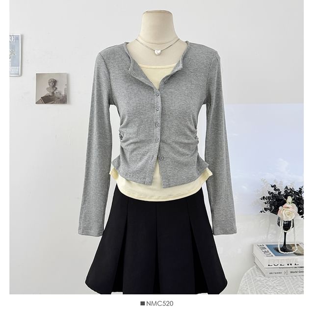 Two-Tone Ruched Button Crop Top with Crew Neck and Long Sleeves