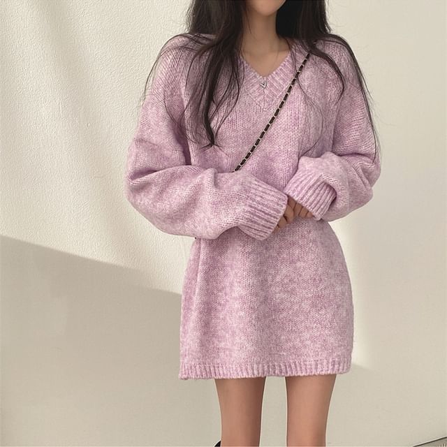 Classic V-Neck Knit Sweater in Solid Color