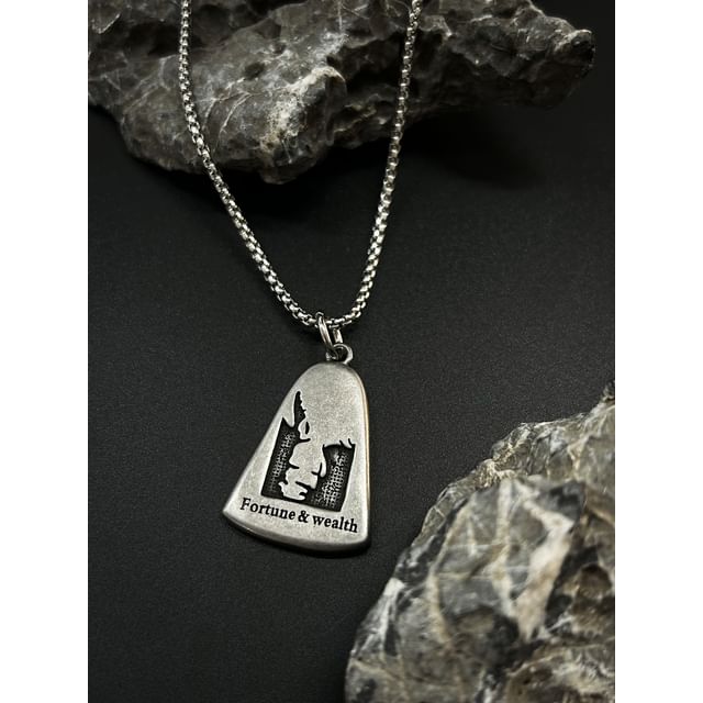 Metal Pendant Necklace