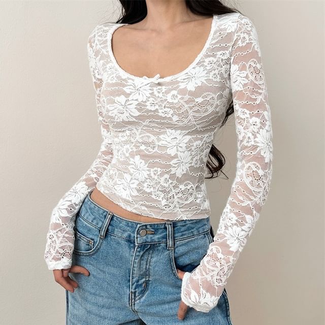 Slim Fit Scoop Neck Lace Crop Top