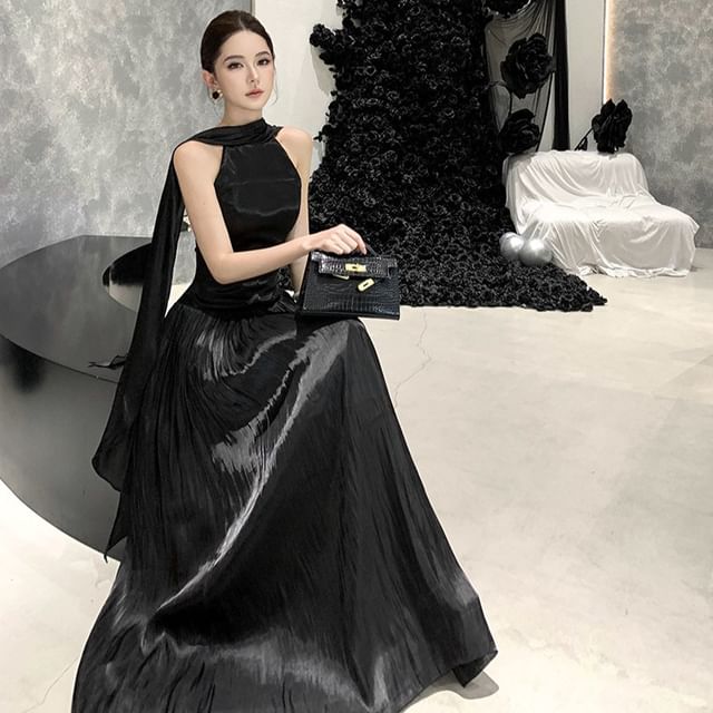 Halter Neck Plain Open Back A-Line Evening Gown