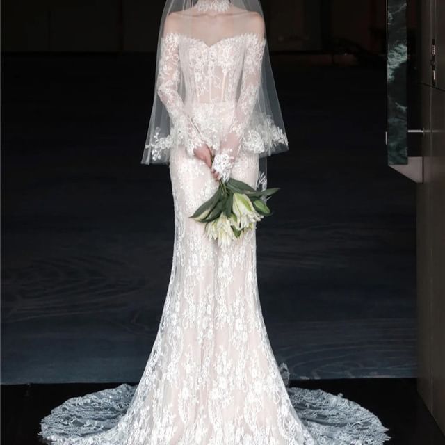 Off-Shoulder Long-Sleeve Lace Mermaid Evening Gown