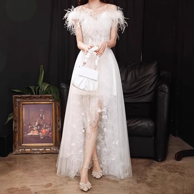 Sleeveless Off Shoulder Plain Embroidered Feather Trim High-Low Mesh A-Line Wedding Gown