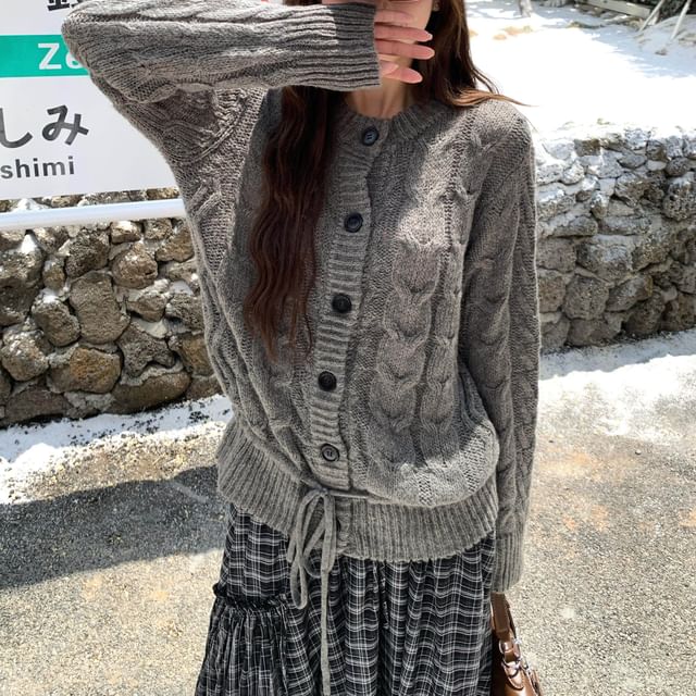 Button-Up Cable Knit Cardigan / High Waist Plaid Ruffled Midi A-Line Skirt