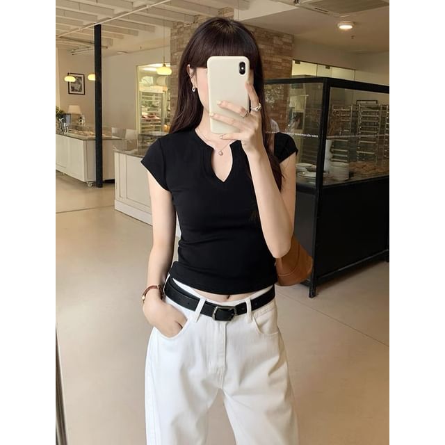 V-Neck Cropped Tee - Short Sleeve Slim Fit