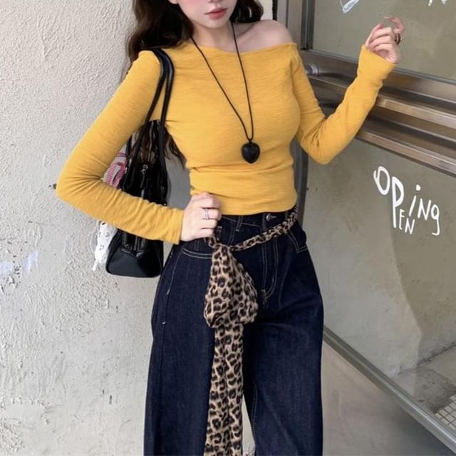 One-Shoulder Long-Sleeve Top - Minimalist Design