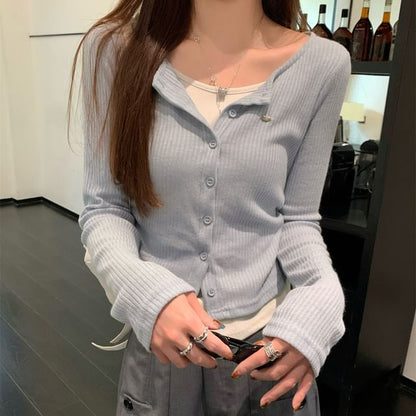 Two-Tone Buttoned Crop Top