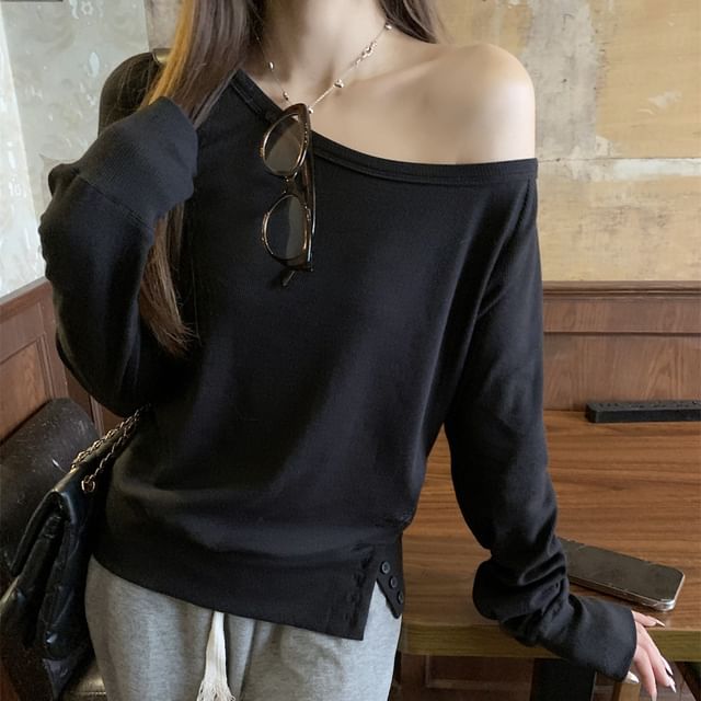 Off-Shoulder Button Slit Tee