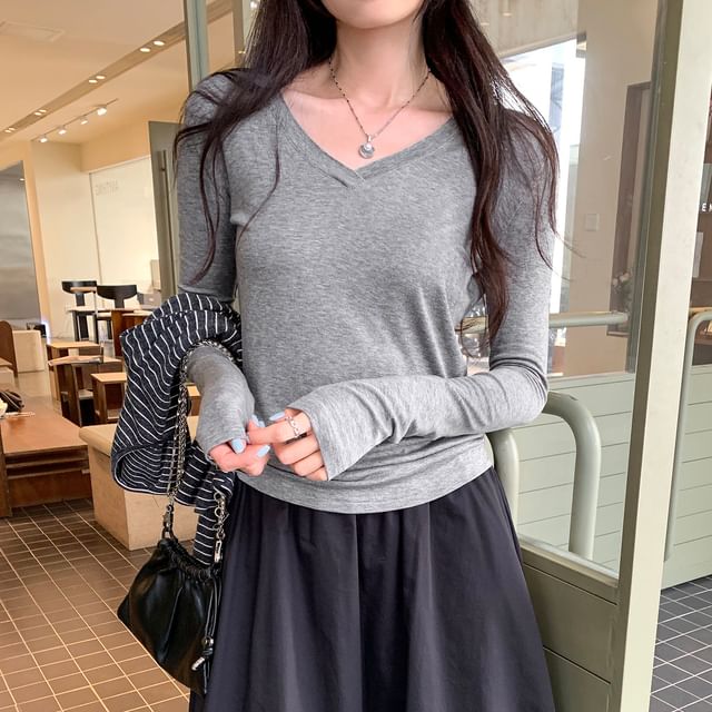 V-Neck Long-Sleeve Tee - Solid Basic