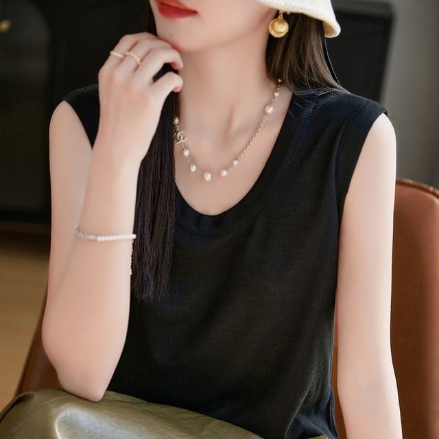 Scoop Neck Sleeveless Knit Top
