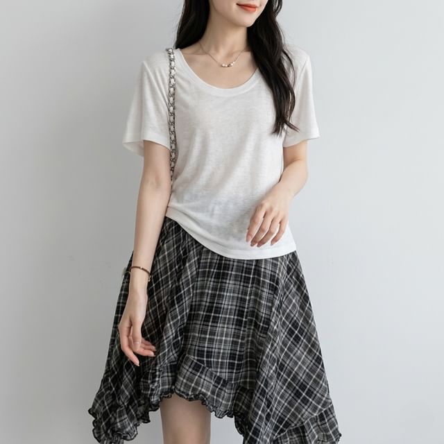 Short-Sleeve Crew Neck Plain T-Shirt / High Waist Plaid Asymmetrical Mini A-Line Skirt